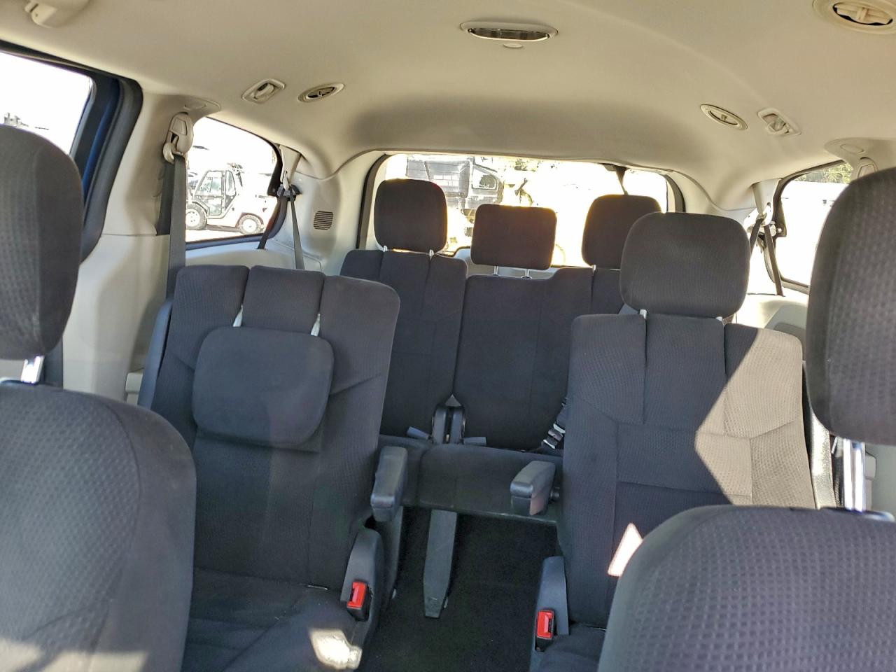 Dodge Caravan Express Image 12