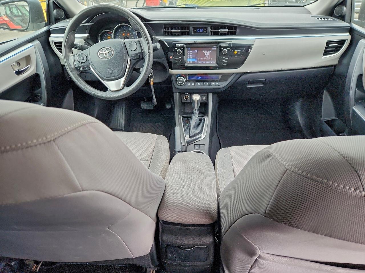 Toyota Corolla L Image 12