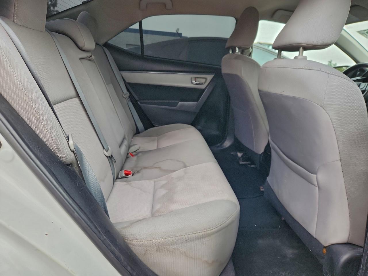 Toyota Corolla L Image 9