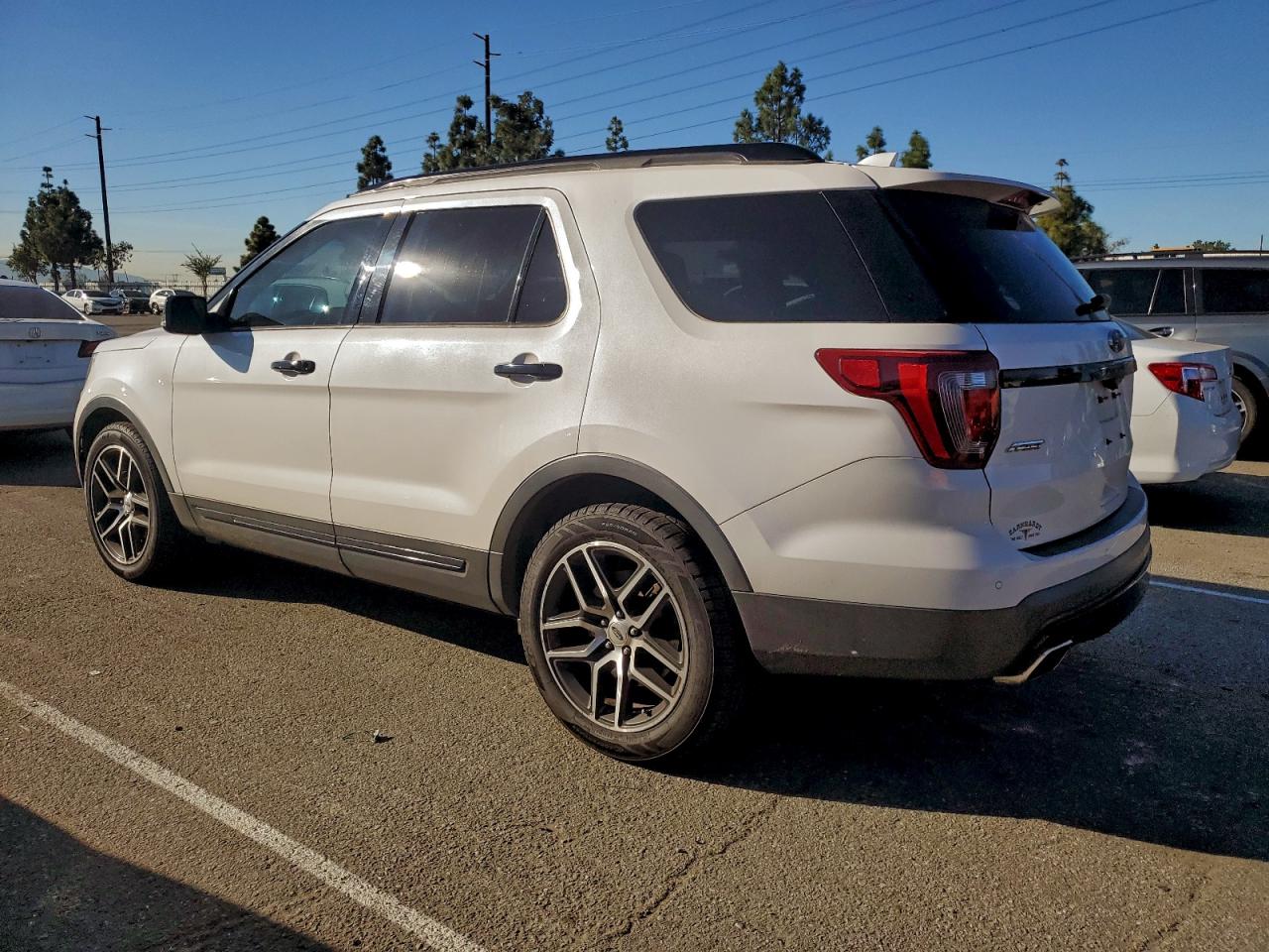 Ford Explorer Sport Image 12