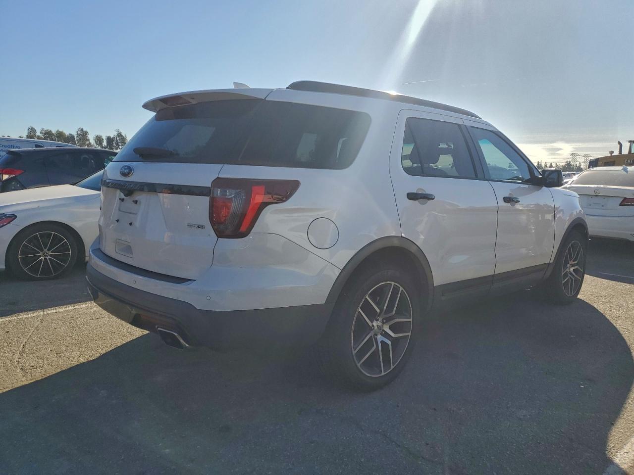 Ford Explorer Sport Image 6