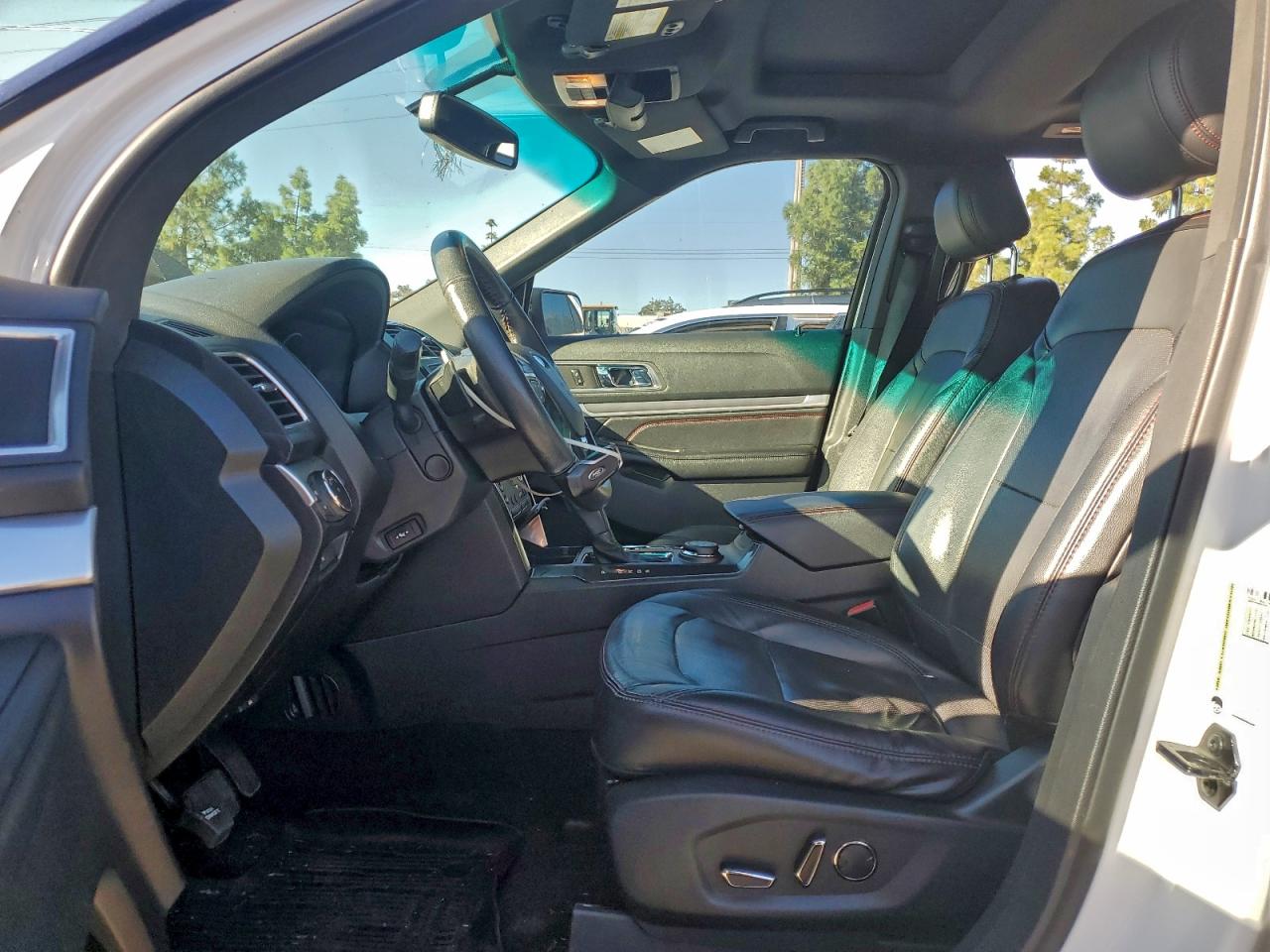 Ford Explorer Sport Image 2