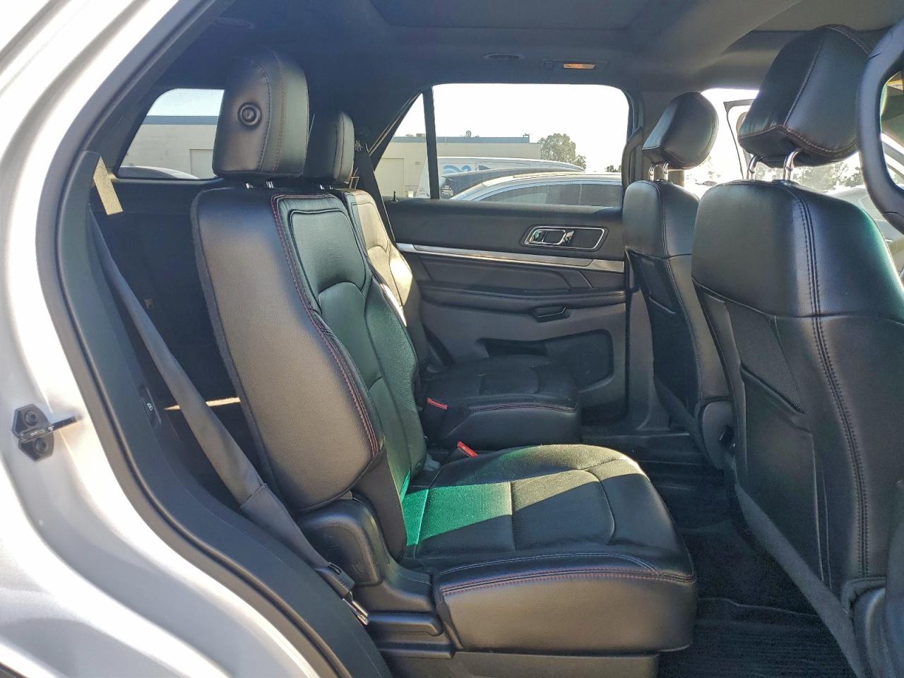 Ford Explorer Sport Image 11