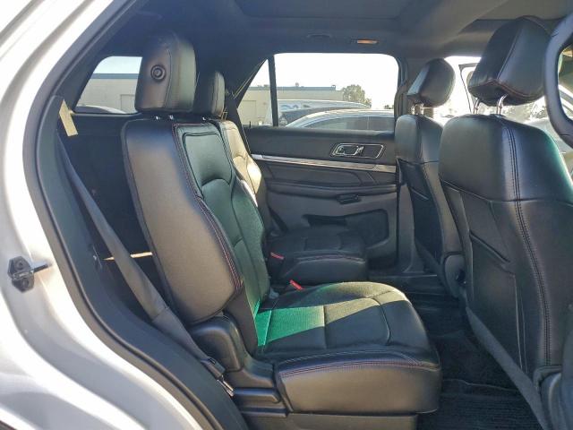 Ford Explorer Sport Image 11