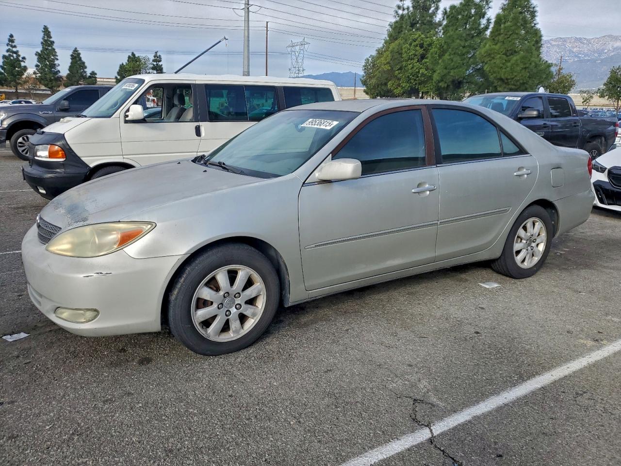 Toyota Camry Le Image 1