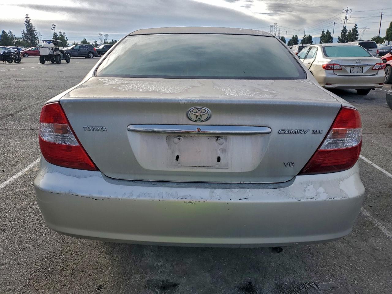 Toyota Camry Le Image 11