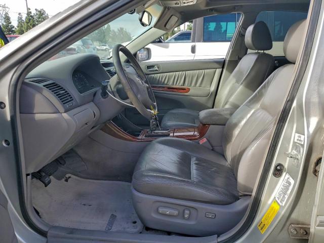 Toyota Camry Le Image 4