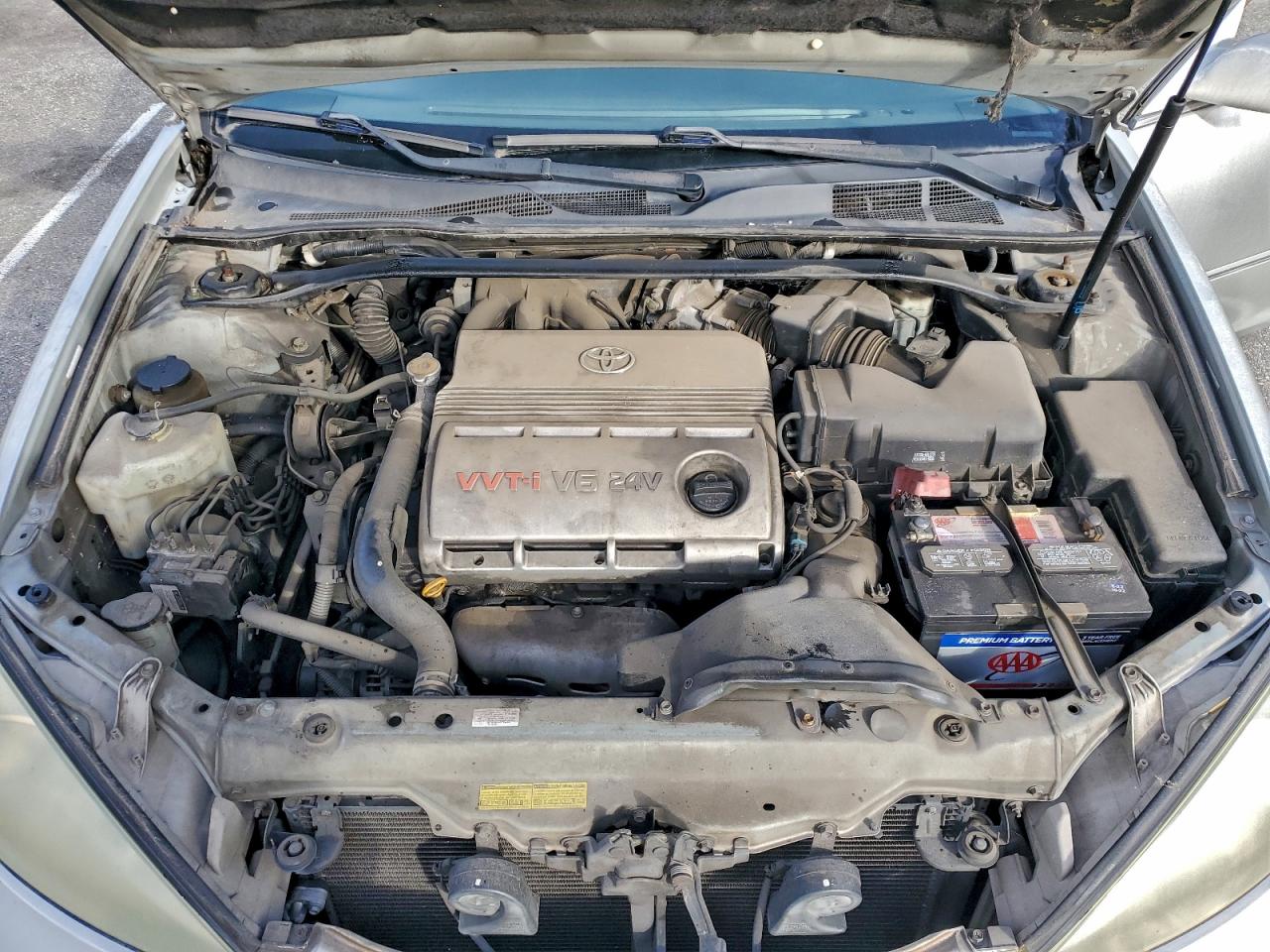 Toyota Camry Le Image 8