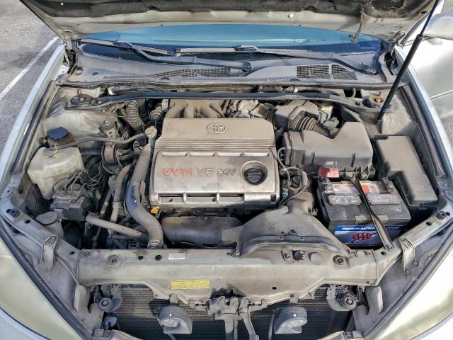 Toyota Camry Le Image 8