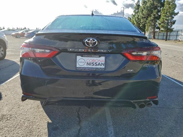 Toyota Camry Se Image 6