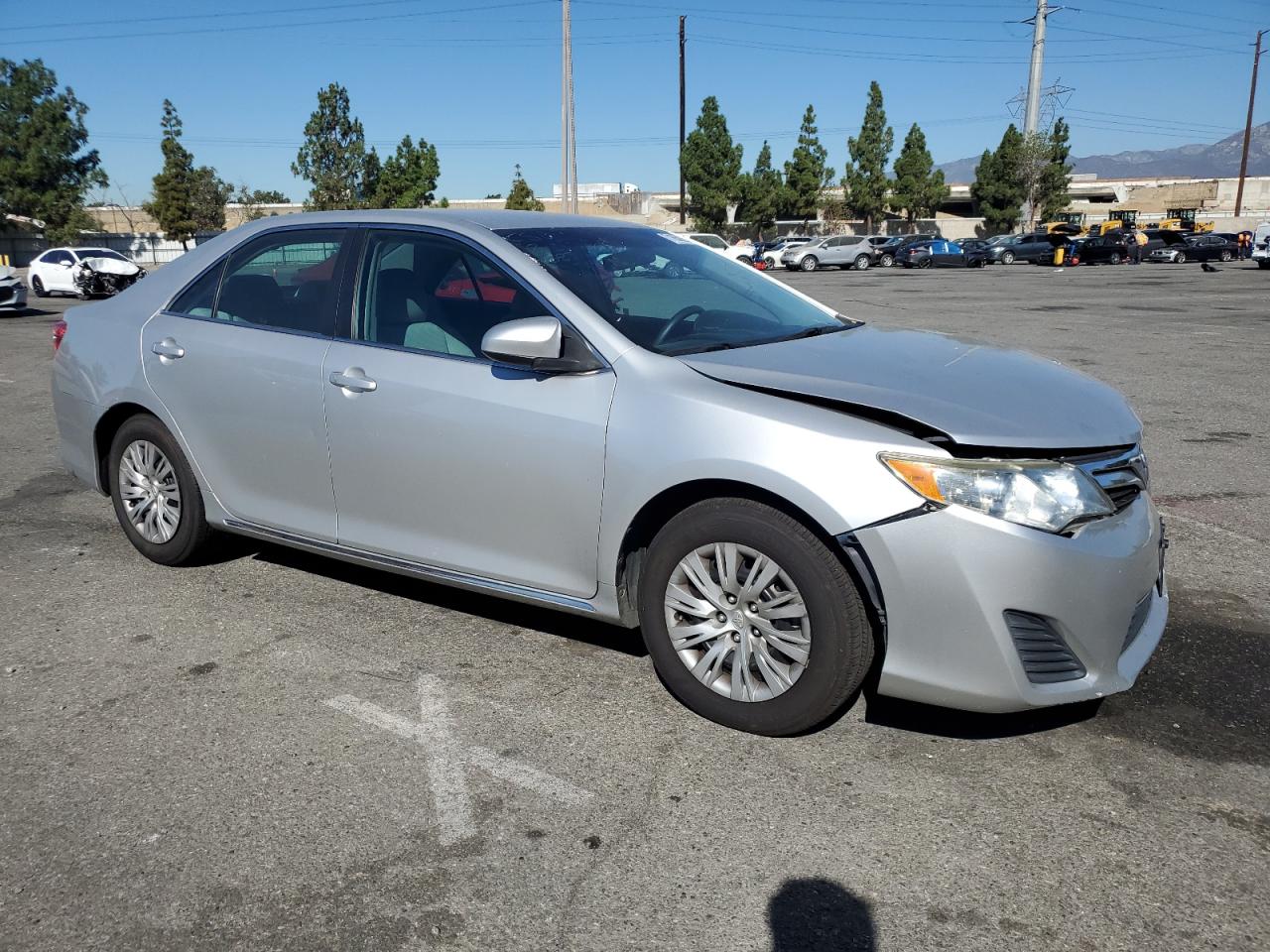 Toyota Camry Base Image 4