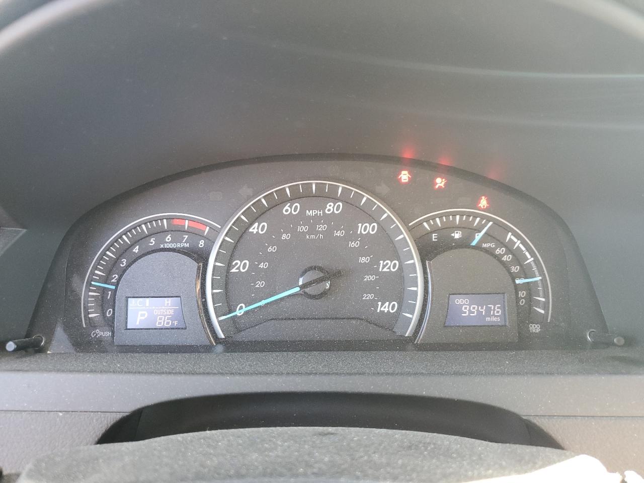 Toyota Camry Base Image 9