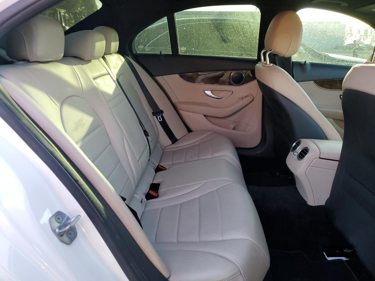 Mercedes-Benz C-Class 300 Image 13