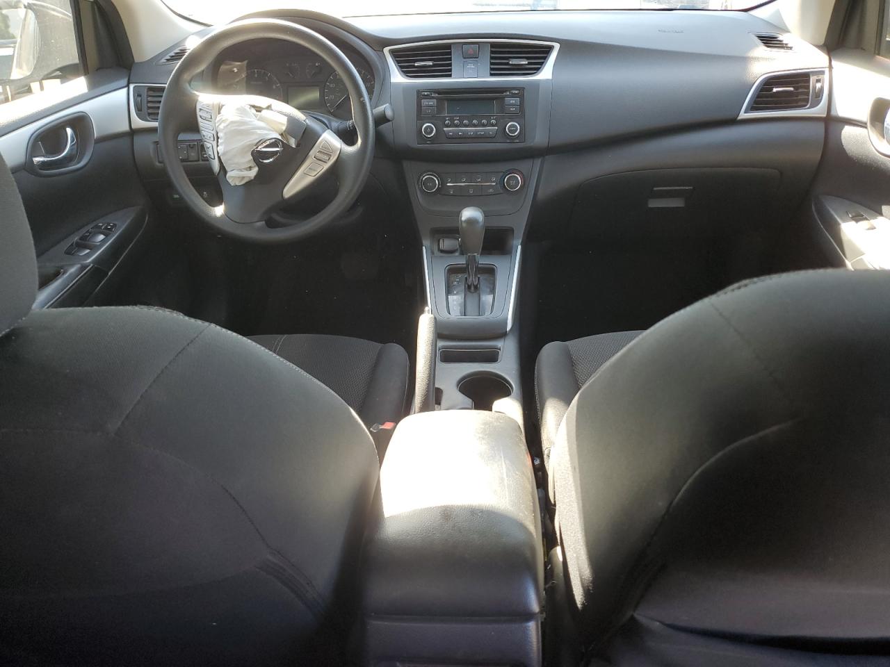 Nissan Sentra S Image 8