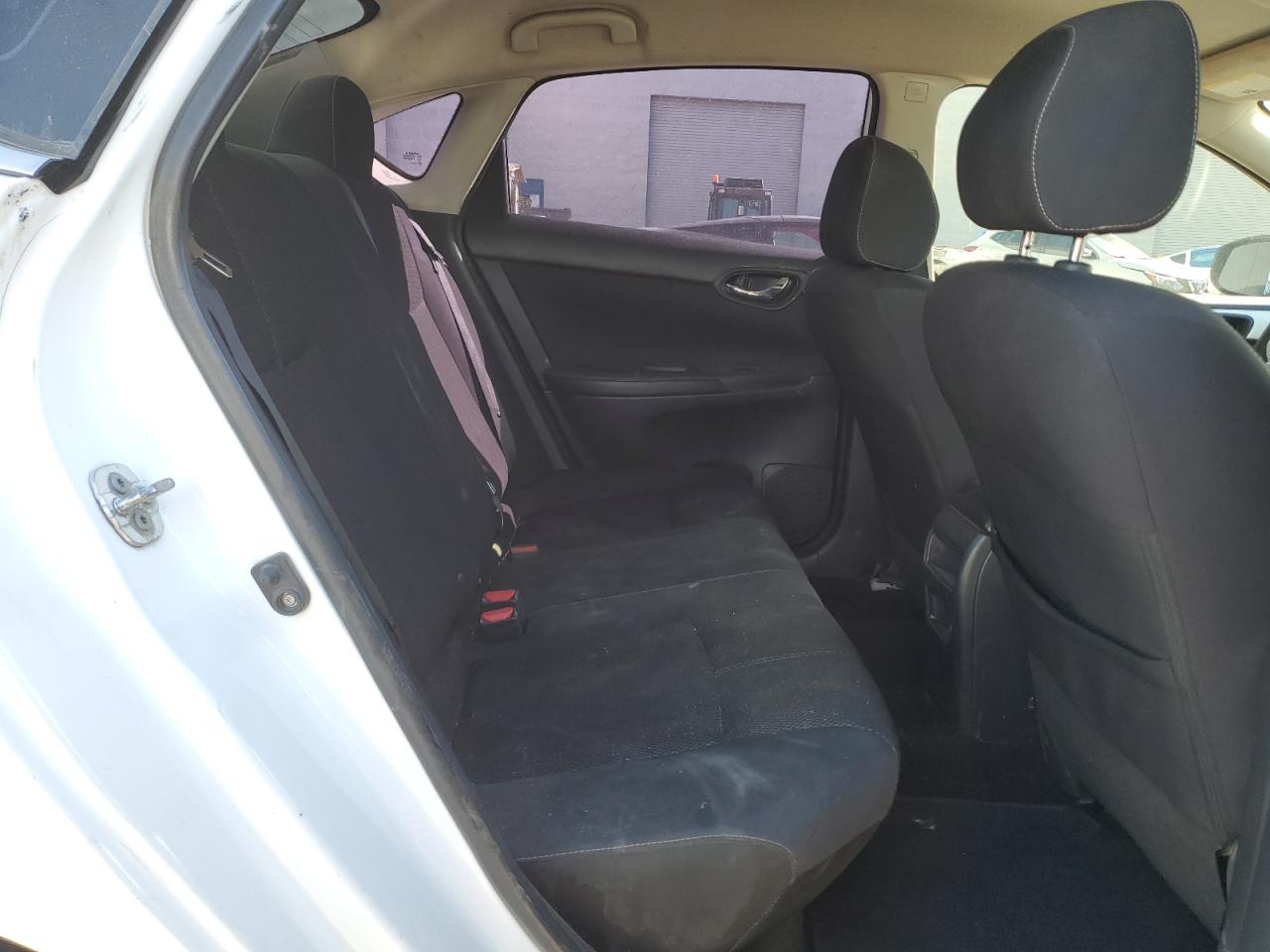 Nissan Sentra S Image 7