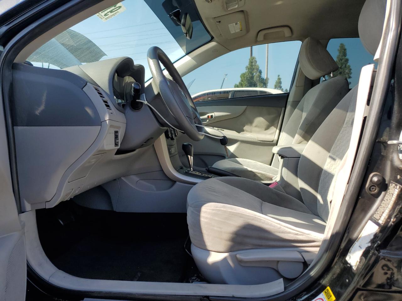 Toyota Corolla Base Image 11