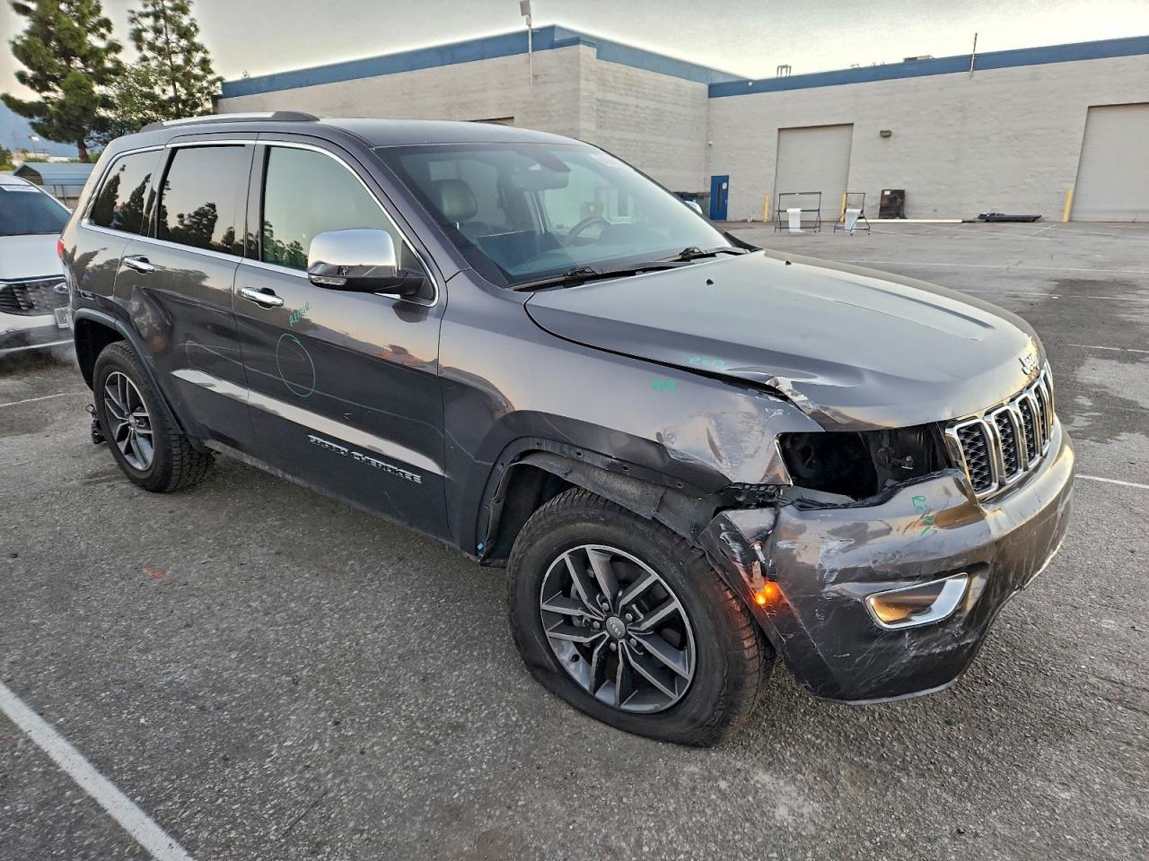 Jeep Grand Cherokee Limited Image 3