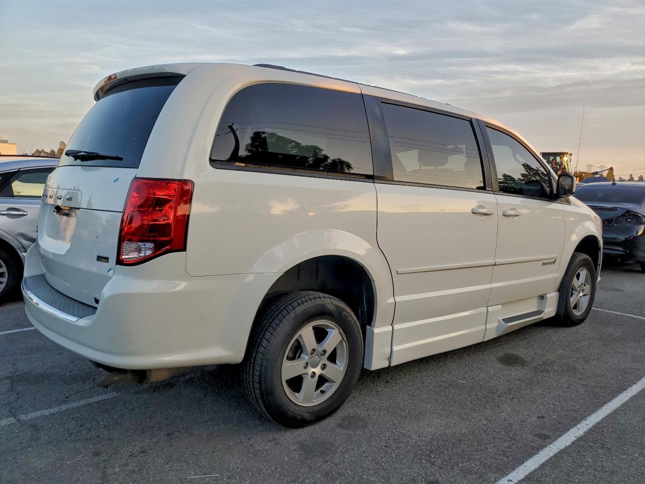 Dodge Caravan Sxt Image 3