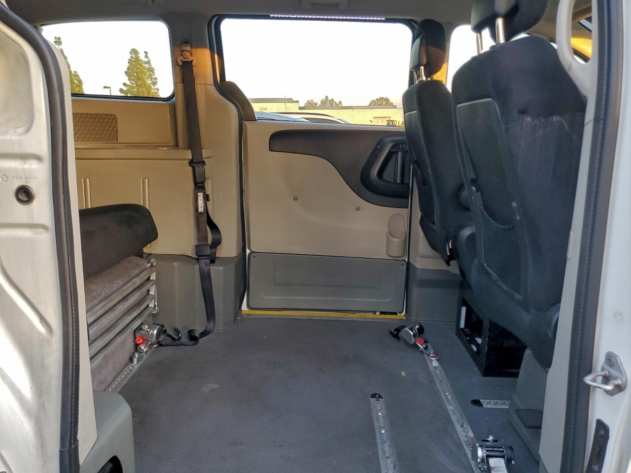 Dodge Caravan Sxt Image 8