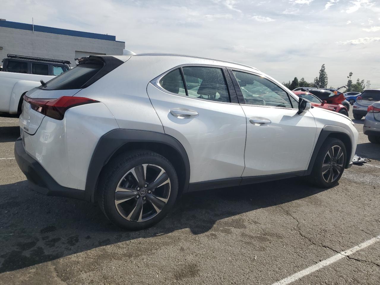 Lexus Ux 200 Image 2
