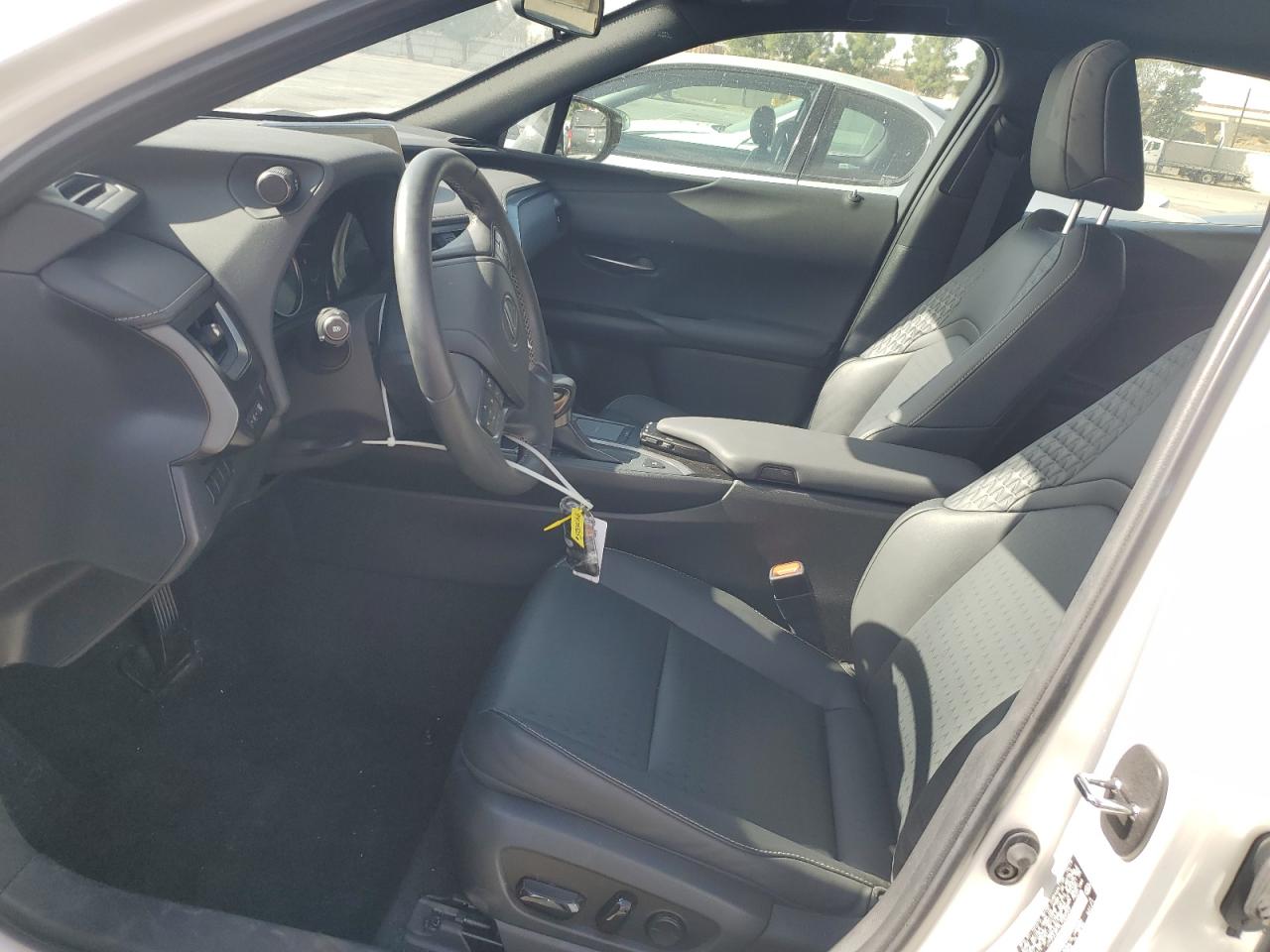 Lexus Ux 200 Image 6