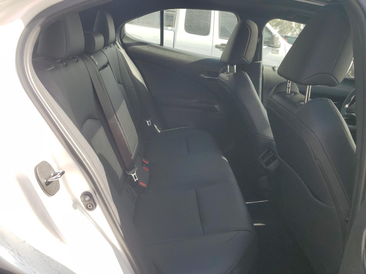 Lexus Ux 200 Image 8