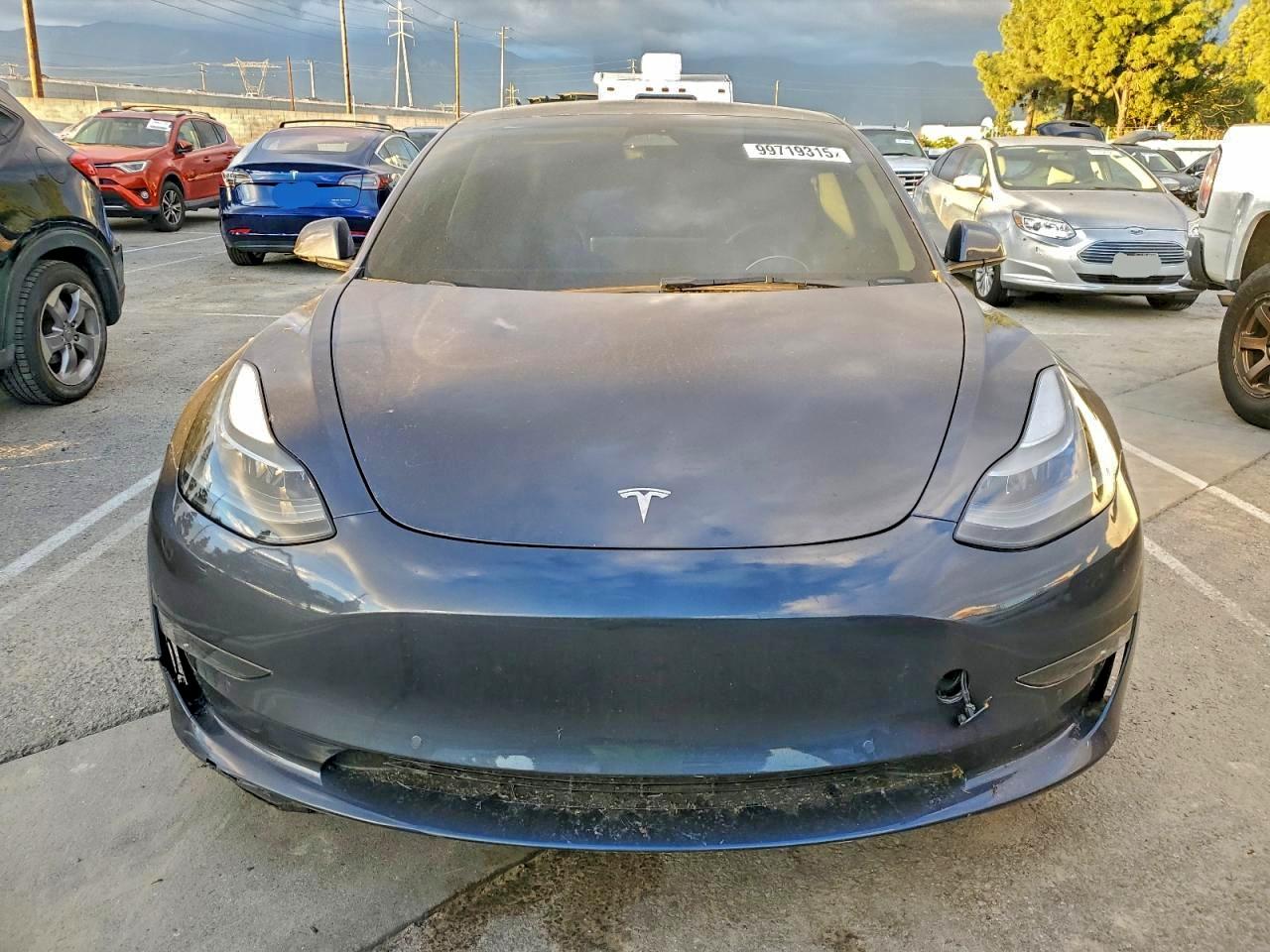Tesla Model 3 Image 8