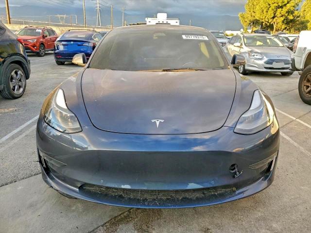Tesla Model 3 Image 8