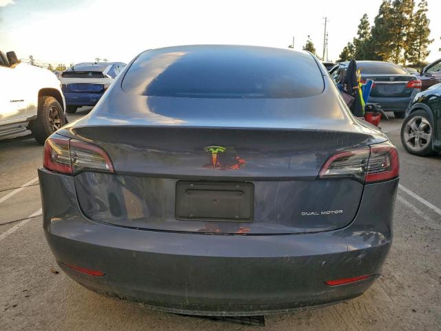 Tesla Model 3 Image 4