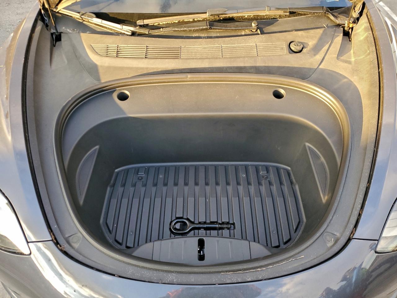 Tesla Model 3 Image 10